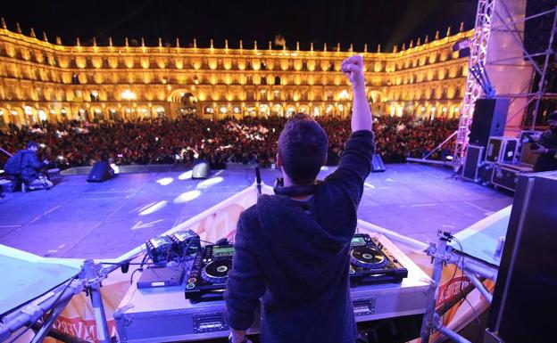 Una de las actuaciones en la pasada Nochevieja Universitaria, en la Plaza Mayor de Salamanca. 