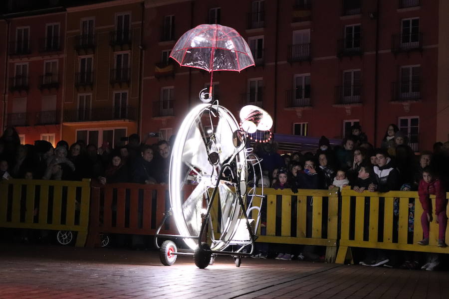 Así luce la Plaza Mayor tras el encendido del árbol