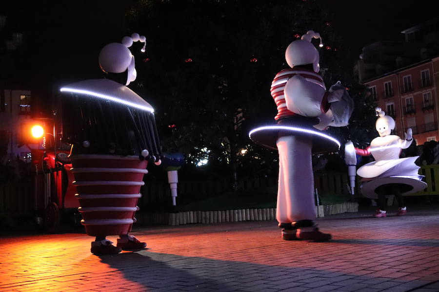 Así luce la Plaza Mayor tras el encendido del árbol