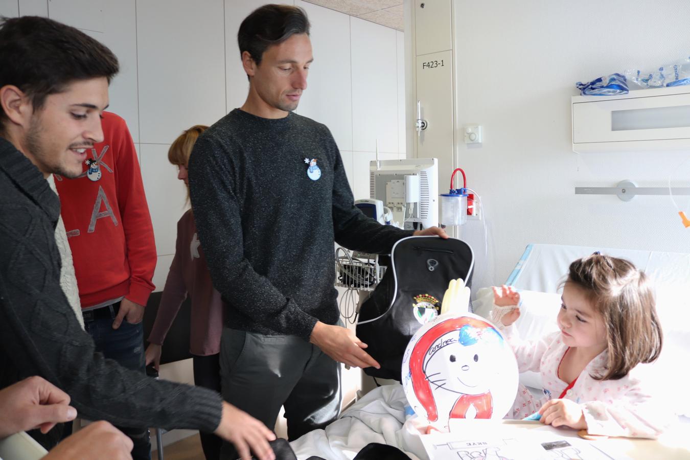 Así han repartido regalos los jugadores del Burgos CF
