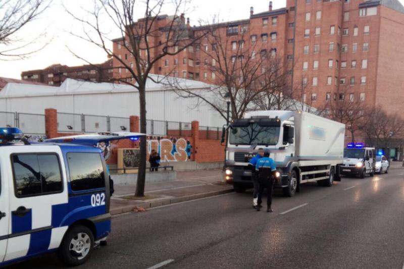 Imagen del control de alcoholemia y drogas realizado por la Policía Municipal de Valladolid en el puente Juan de Austria. 