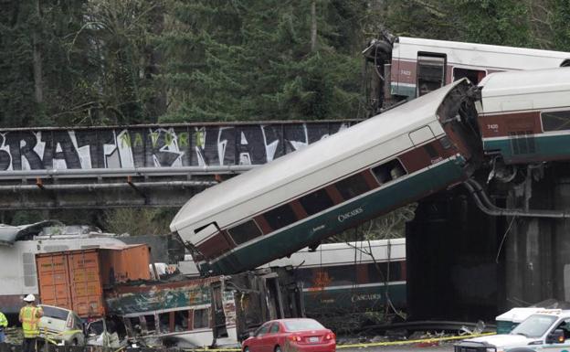 Tren descarrilado en Washington.