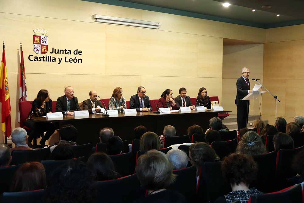 Los 318 empleados de la Junta de Castilla y León que han cumplido 15, 25 o 35 años de servicio en la Administración ya tienen su distinción.
