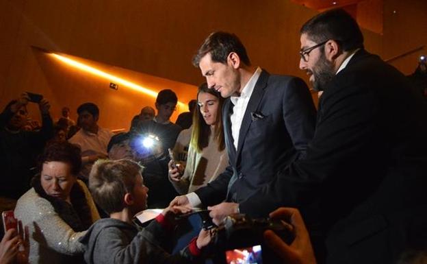 Íker Casillas recibe la Medalla de Oro de la Diputación de Ávila