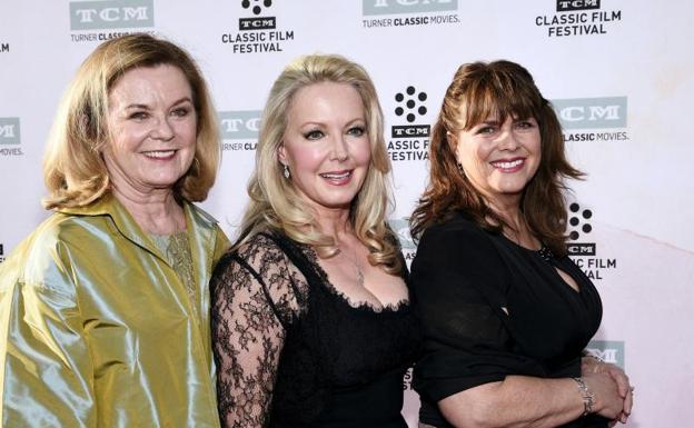 A la izquierda, la actriz Heather Menzies-Urich, junto a otras compañeras de reparto en 'Sonrisas y lágrimas'.