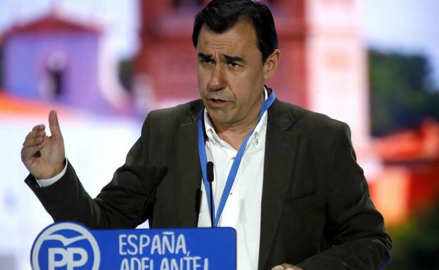 El PP insta a Puigdemont a volver y no seguir con la «matraca» y la «mentira» de que en España se persiguen ideas