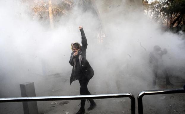 Una estudiante iraní, en una protesta. 