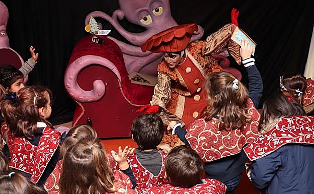 Las emisarias reales recogen estos días cientos de cartas para Sus Majestades