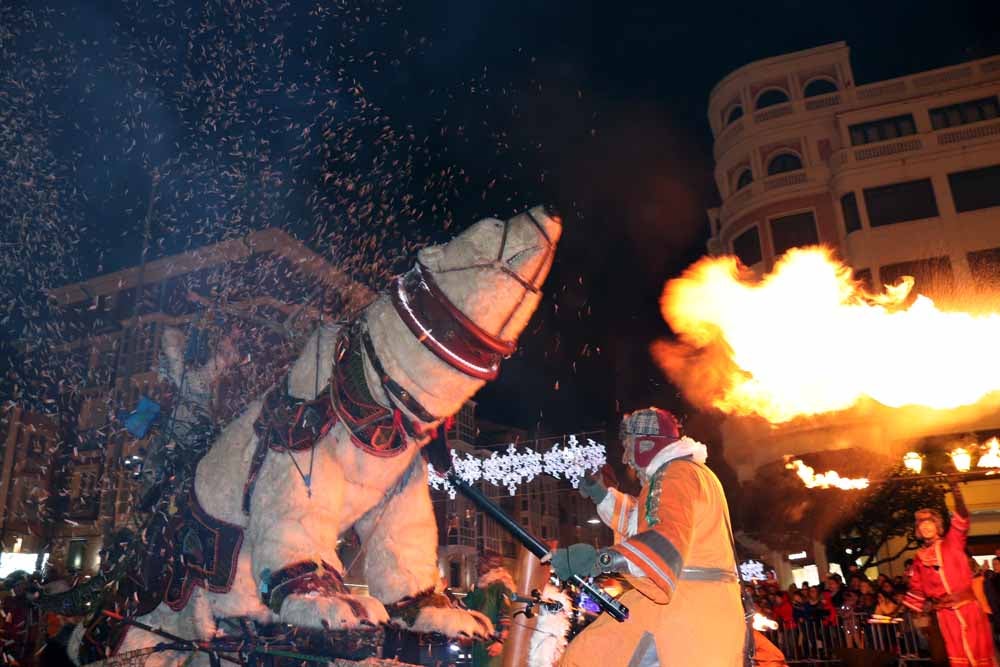 La Cabalgata de Reyes ha hecho las delicias de grandes y pequeños