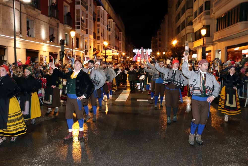 La Cabalgata de Reyes ha hecho las delicias de grandes y pequeños