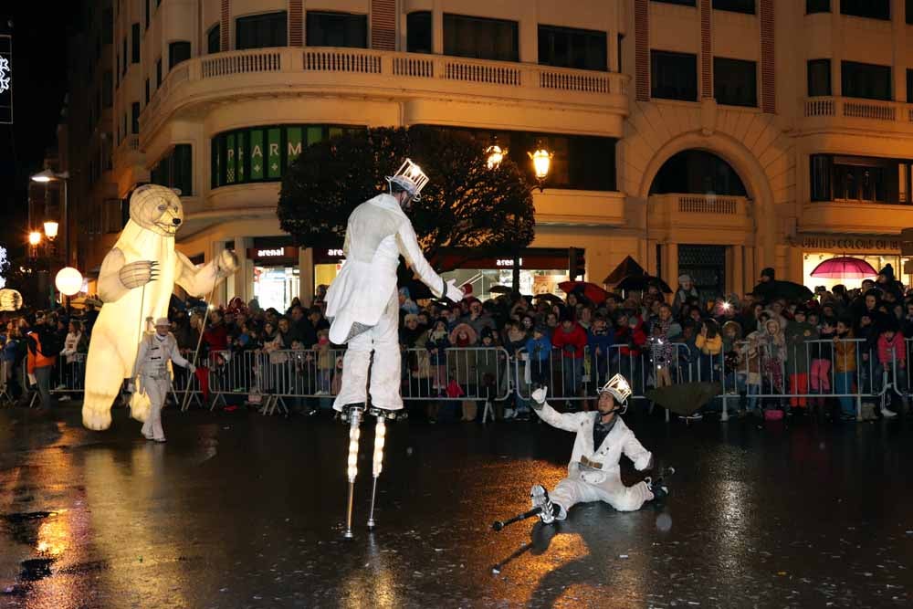 La Cabalgata de Reyes ha hecho las delicias de grandes y pequeños