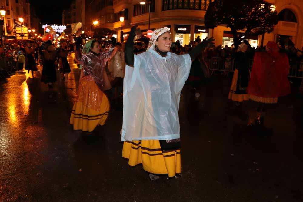 La Cabalgata de Reyes ha hecho las delicias de grandes y pequeños