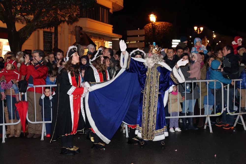 La Cabalgata de Reyes ha hecho las delicias de grandes y pequeños