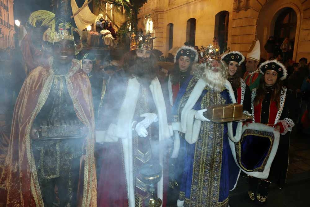 La Cabalgata de Reyes ha hecho las delicias de grandes y pequeños