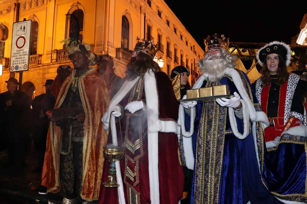 La Cabalgata de Reyes ha hecho las delicias de grandes y pequeños