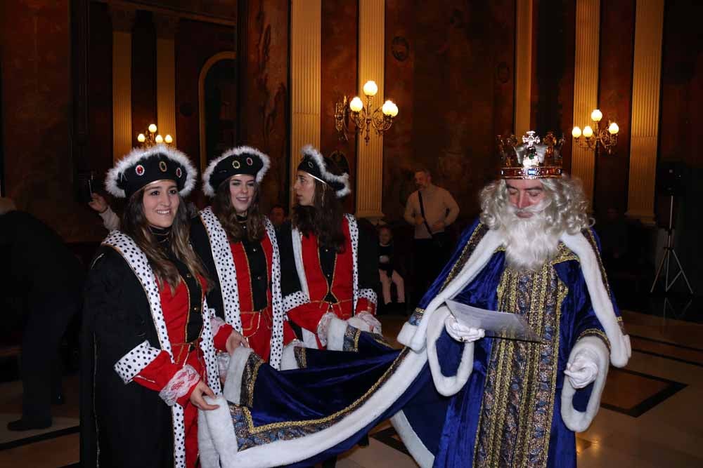 La Cabalgata de Reyes ha hecho las delicias de grandes y pequeños