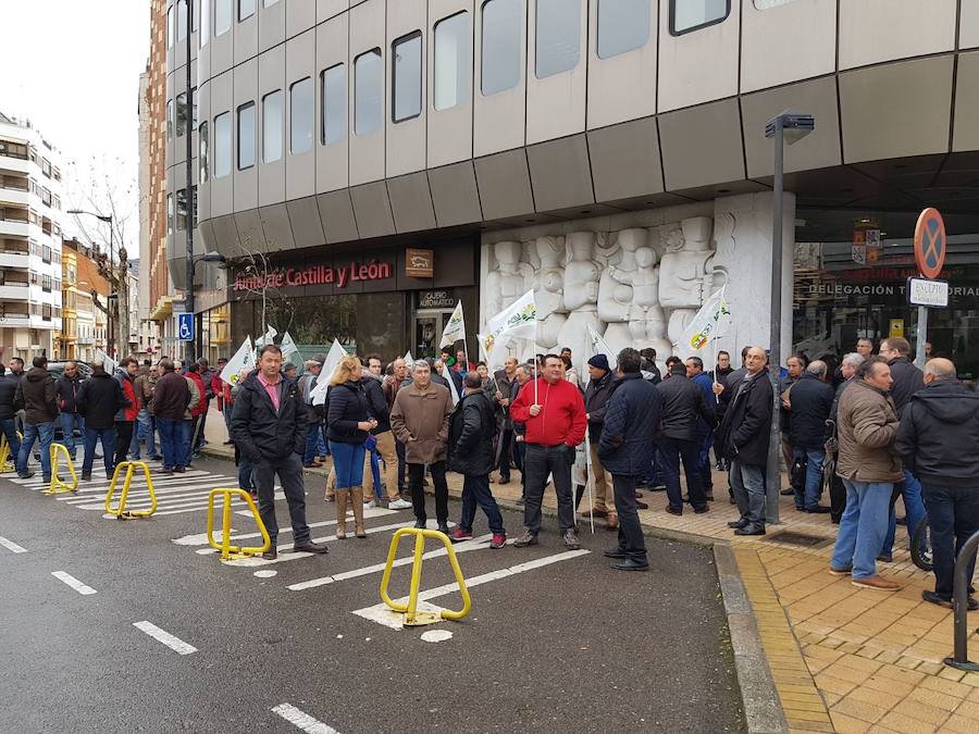 La Alianza UPA-COAG realizó ayer diferentes actos en Salamanca, Burgos, Palencia y Zamora en contra de la la nueva normativa de purines.