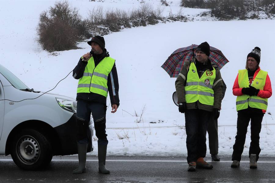 Han cortado al tráfico la nacional en Castil de Peones, donde el pasado miércoles falleció un portugués, en el primer siniestro mortal del año