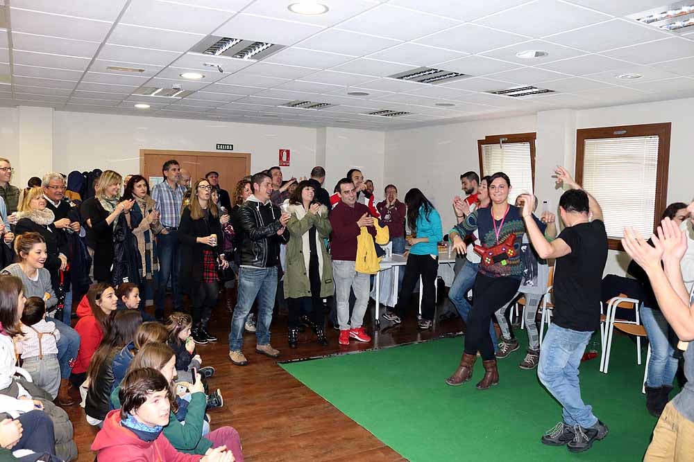 Imagen secundaria 1 - Algunos momentos de la actuación en Castañares