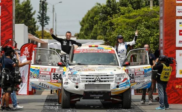 Cristina Gutiérrez y Gabi Moiset, antes de tomar la salida en la etapa 1 del Dakar 2018