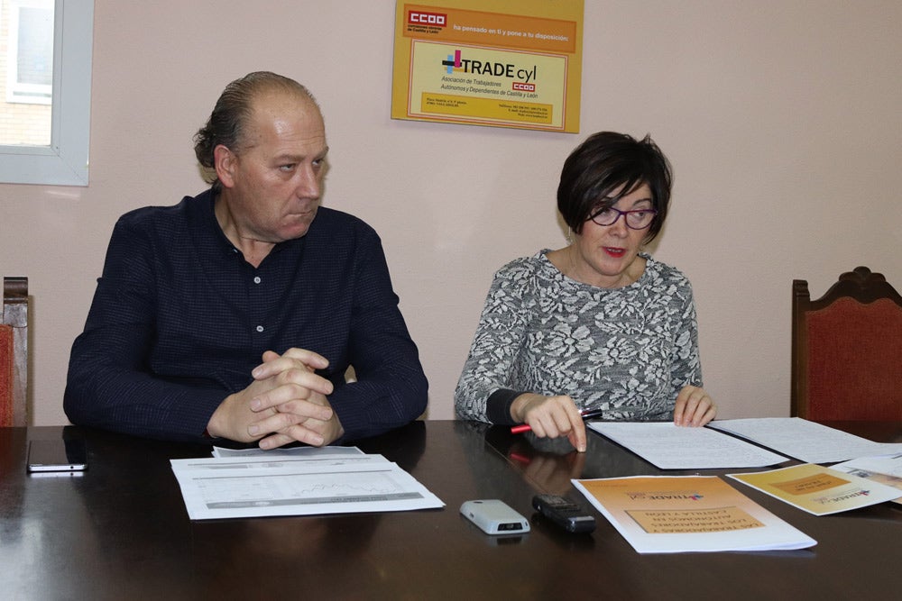 Ángel Citores,secretario provincial de CC.OO, y Rosa Eva Martínez, delegada de TRADEcyl