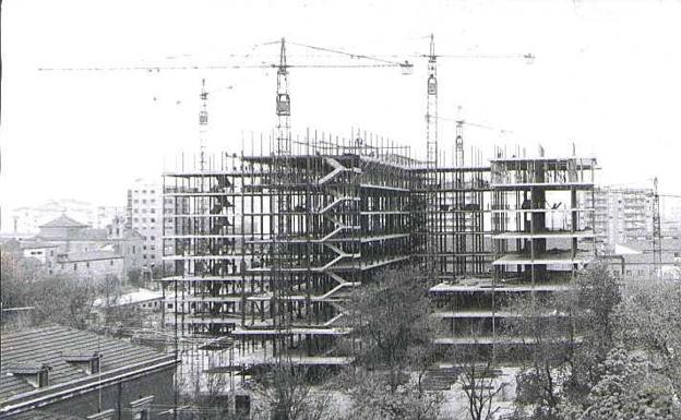 El edificio, en obras.