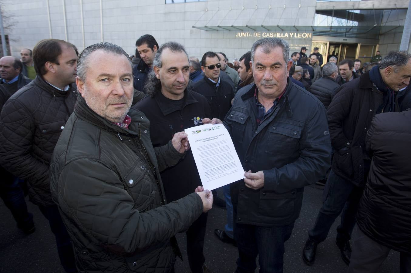 «El sector ganadero no puede aguantar vender a pérdidas. Hay que luchar de forma conjunta contra la industria obsoleta en Castilla y León, que arruina a los ganaderos» denunció el presidente de ASAJA de Castilla y León, Donaciano Dujo