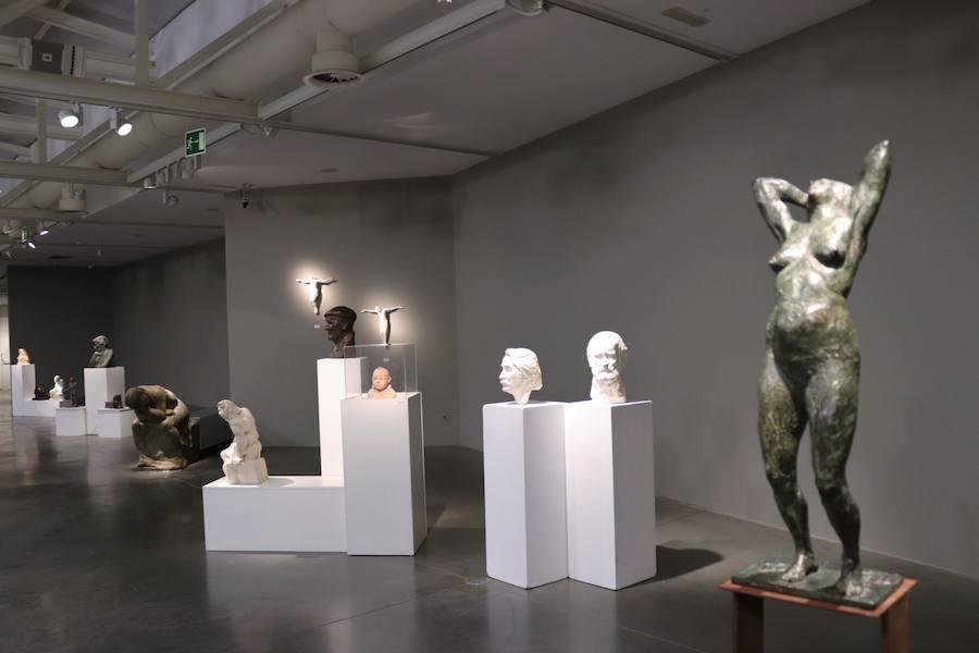 El artista burgalés expone 61 piezas escultóricas en la Fundación Cajacírculo, una retrospectiva de cinco décadas