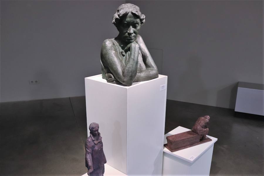 El artista burgalés expone 61 piezas escultóricas en la Fundación Cajacírculo, una retrospectiva de cinco décadas