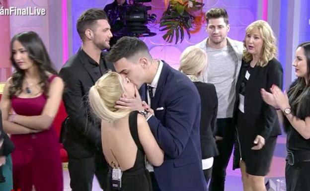 Ivan besa a Judith en la final de 'MYHYV'. 
