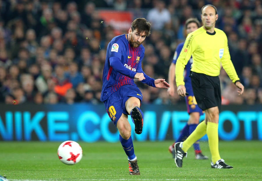 El Barcelona estará en las semifinales de la Copa del Rey tras vencer al Espanyol por 2-0 en el Camp Nou (2-1 global). Los azulgrana se adelantaron con Suárez y Messi puso la sentencia. El partido también estuvo marcado por la despedida a Javier Mascherano y el debut de Philippe Coutinho.