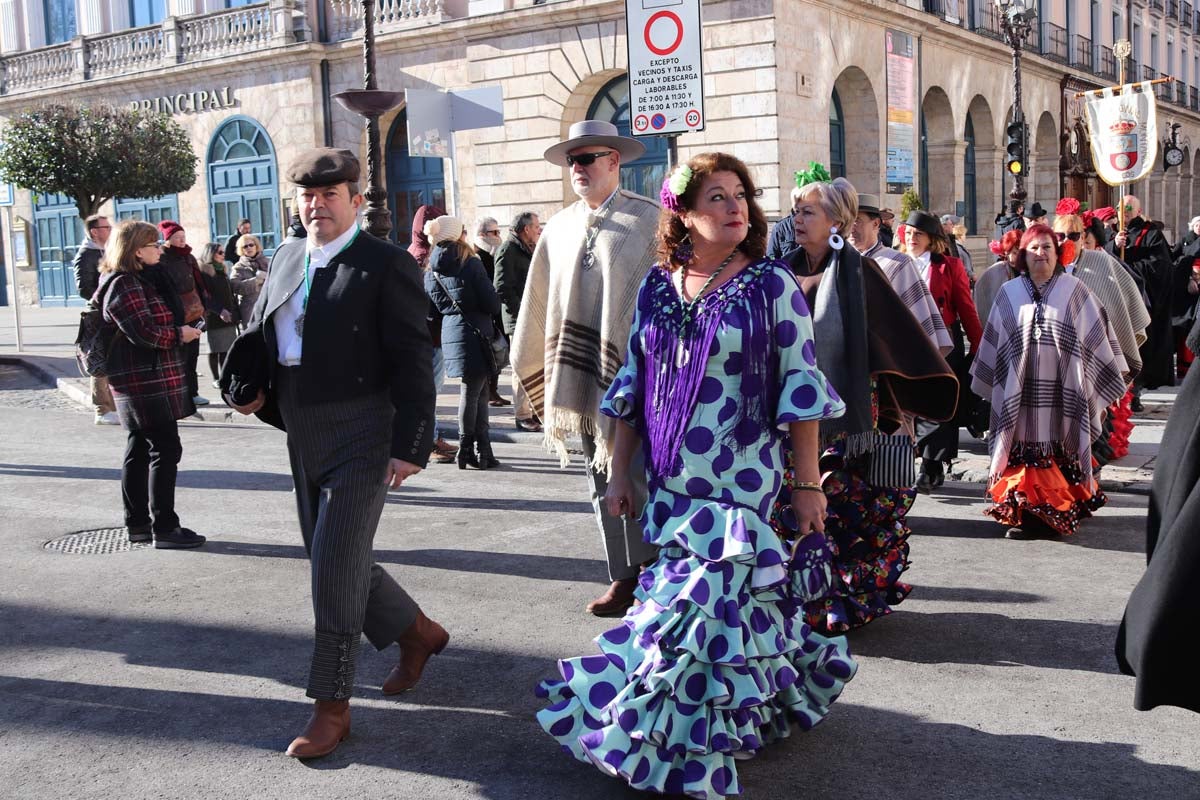 Miles de burgaleses honran a San Lesmes, patrón de la ciduad, en un soleado día en el que no faltan ni la tradición ni los roscos.