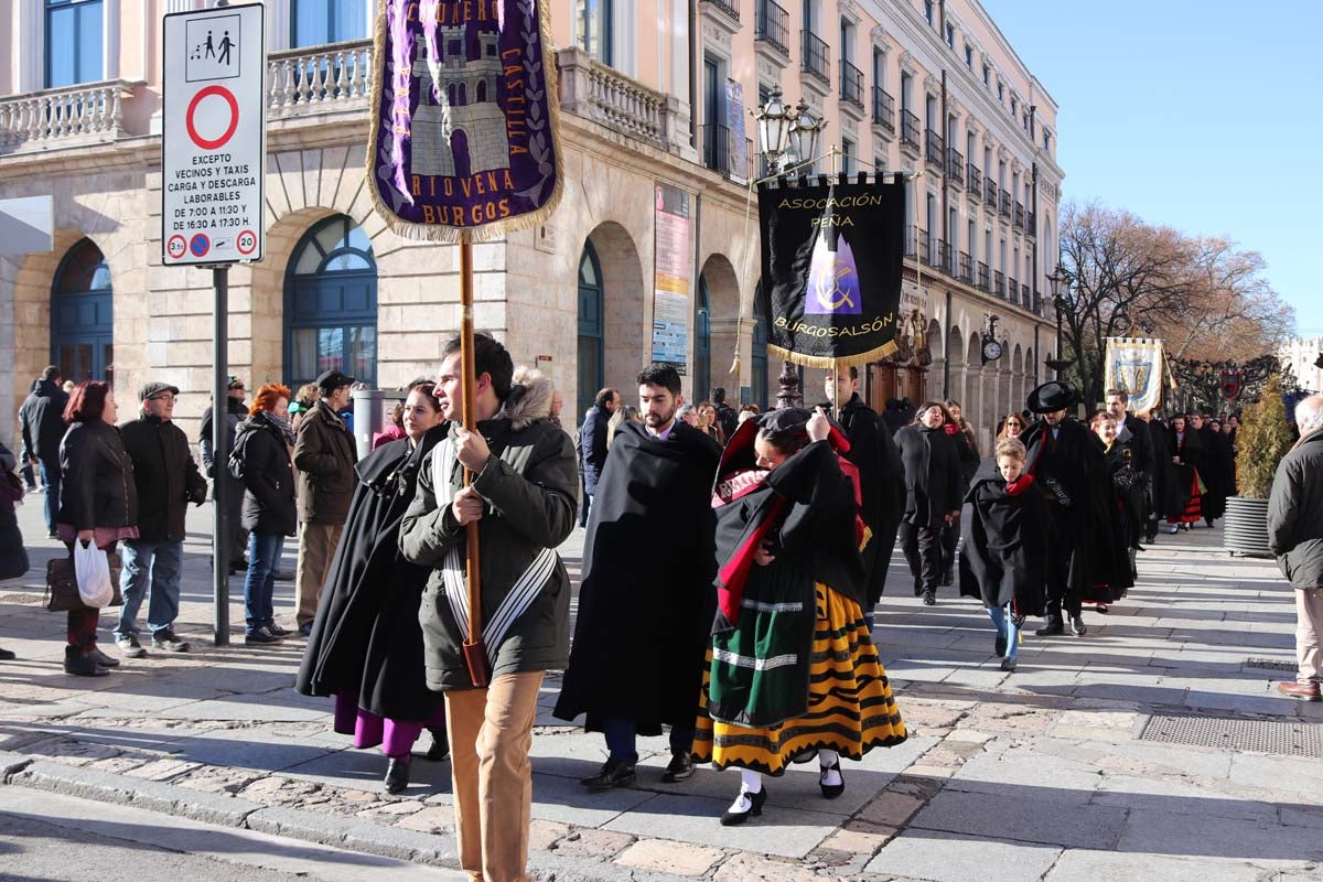 Miles de burgaleses honran a San Lesmes, patrón de la ciduad, en un soleado día en el que no faltan ni la tradición ni los roscos.