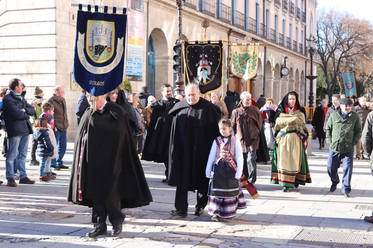 Miles de burgaleses honran a San Lesmes, patrón de la ciduad, en un soleado día en el que no faltan ni la tradición ni los roscos.