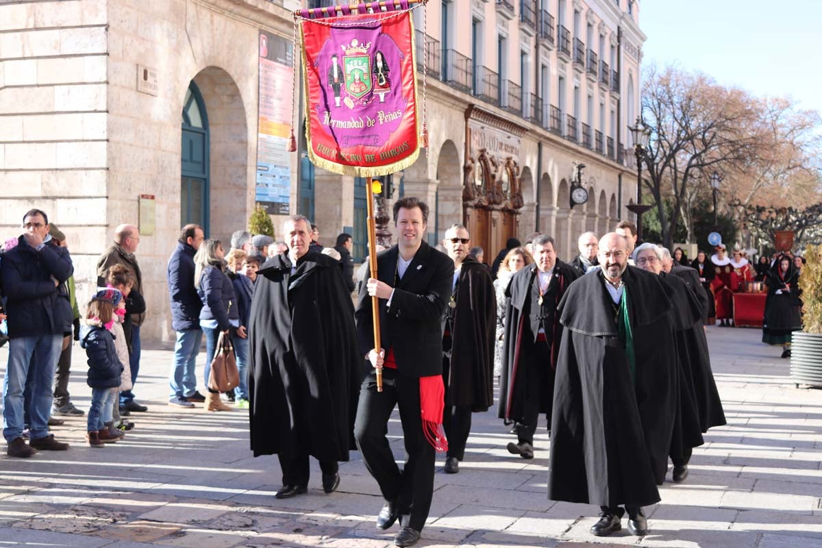 Miles de burgaleses honran a San Lesmes, patrón de la ciduad, en un soleado día en el que no faltan ni la tradición ni los roscos.