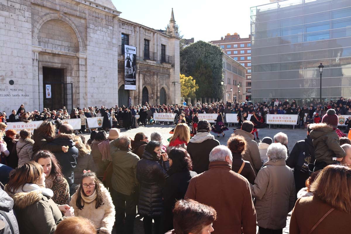 Miles de burgaleses honran a San Lesmes, patrón de la ciduad, en un soleado día en el que no faltan ni la tradición ni los roscos.