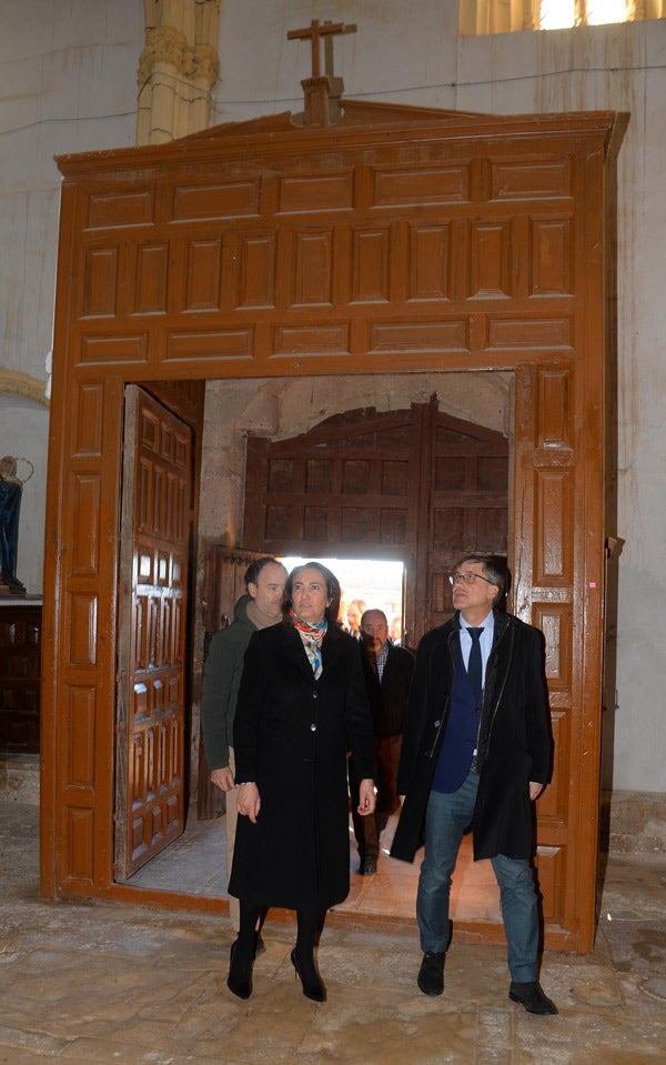 La consejera de Cultura y Turismo, María Josefa García Cirac, acompañada por el director general de Patrimonio, Enrique Sáiz