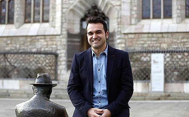 El leonés Manu Velasco ha sido galardonado con el segundo premio de mejor docente de España por Educa Abanca