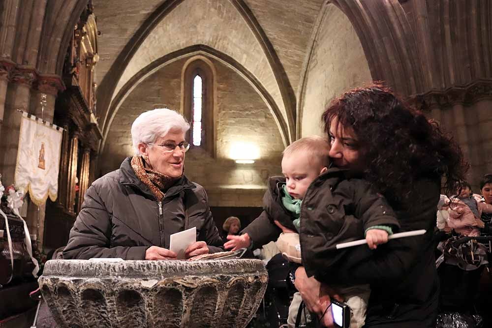 Estos son los bebés que han recibido la bendición de la Misa de la Luz