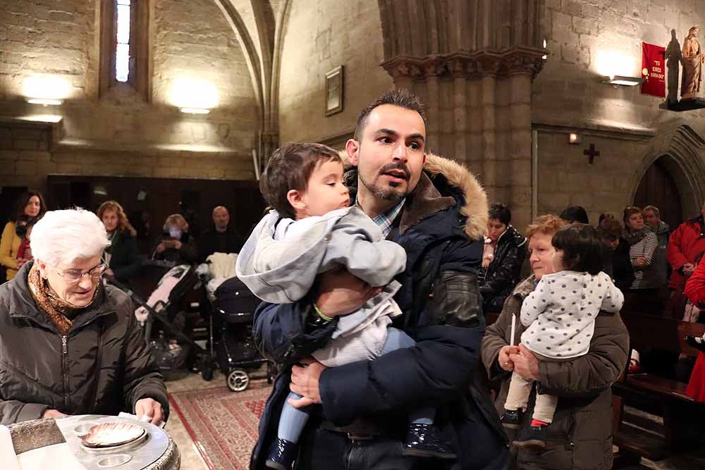 Estos son los bebés que han recibido la bendición de la Misa de la Luz