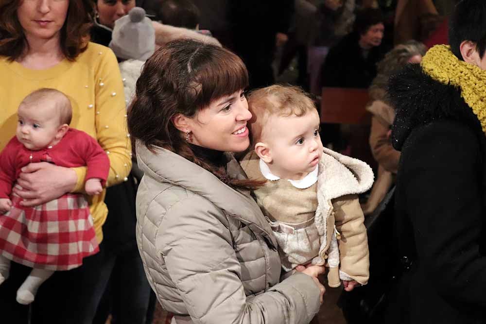 Estos son los bebés que han recibido la bendición de la Misa de la Luz