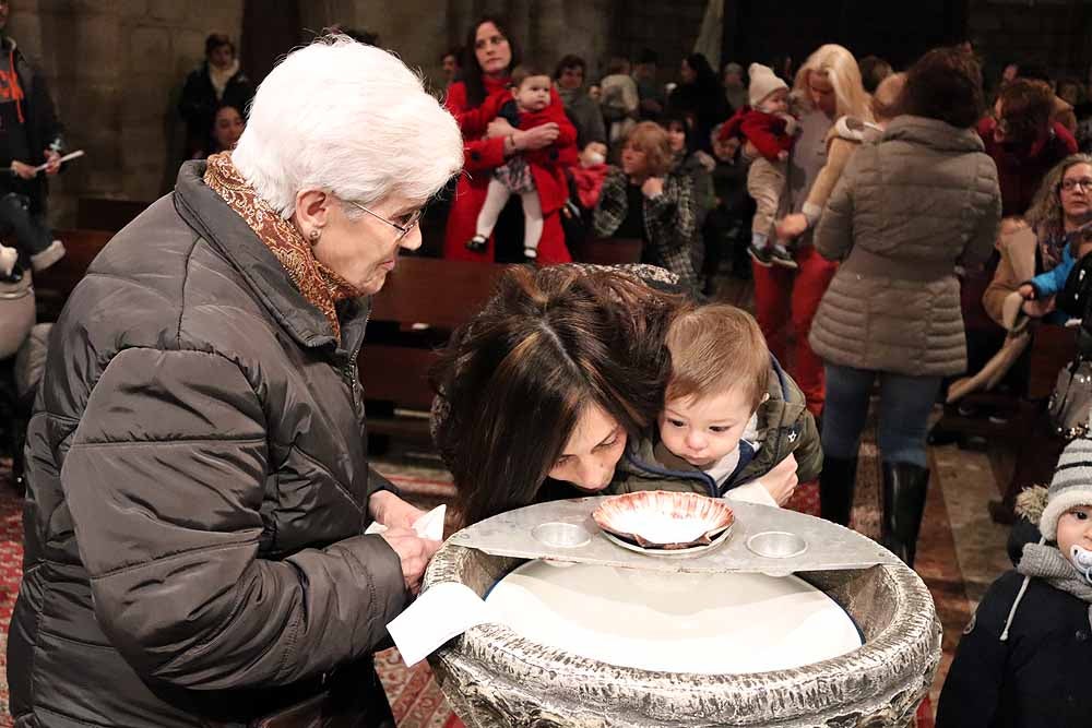 Estos son los bebés que han recibido la bendición de la Misa de la Luz