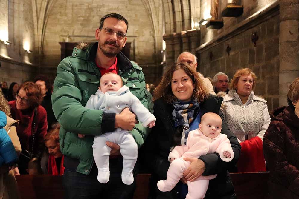 Estos son los bebés que han recibido la bendición de la Misa de la Luz