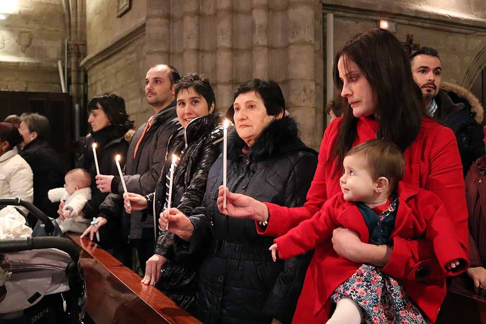 Estos son los bebés que han recibido la bendición de la Misa de la Luz