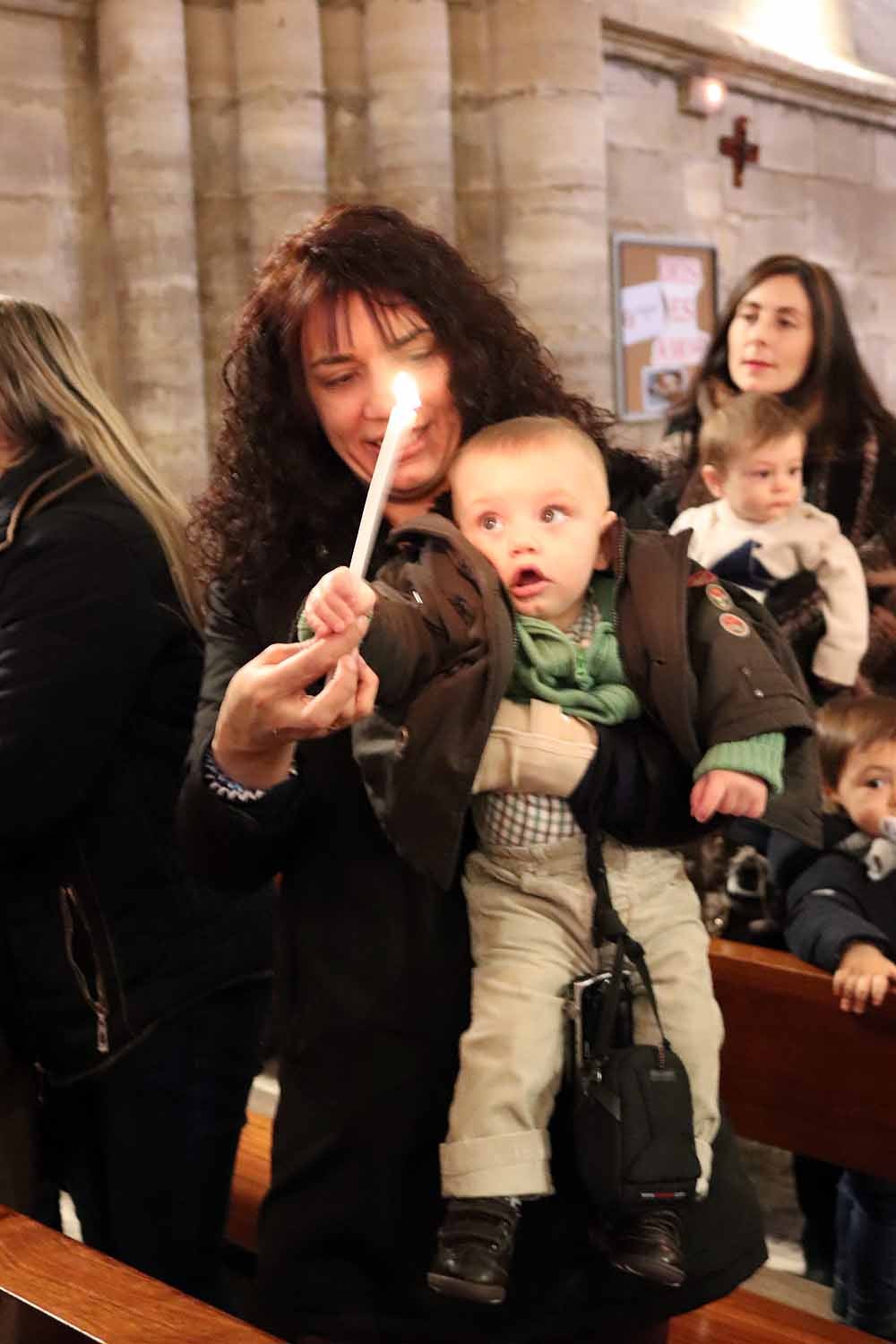 Estos son los bebés que han recibido la bendición de la Misa de la Luz