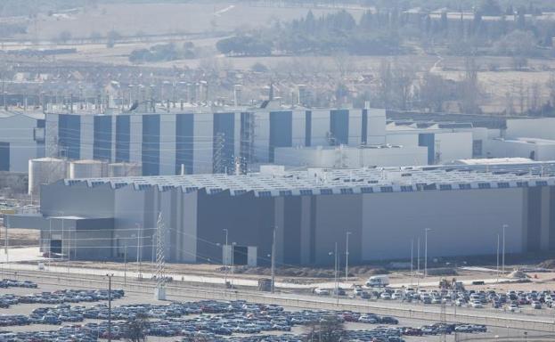 La nueva factoría de Fundición de Inyección de Aluminio levantada junto al resto del conglomerado de fábricas de Renault en Valladolid. GABRIEL VILLAMIL