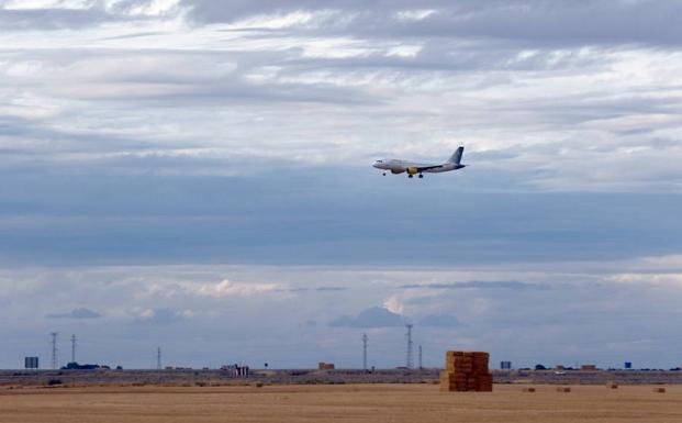 Un avion despega del aeropuerto de Villanubla.