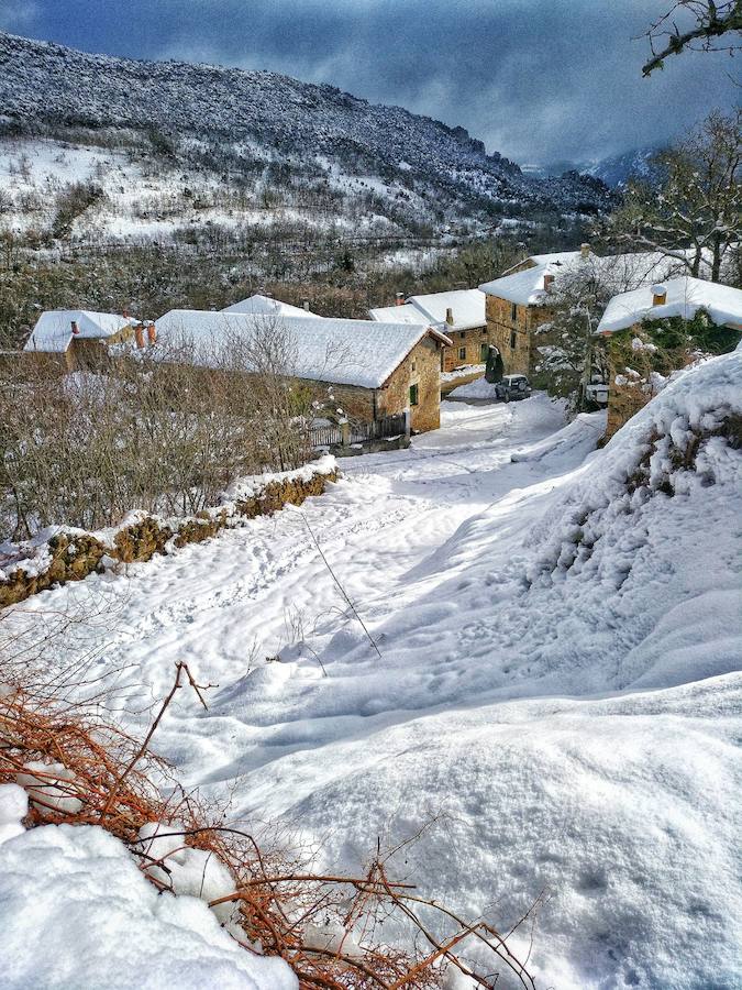 Aquí tienen una selección de fotografías de nieve enviadas por algunos de nuestros lectores. Se pueden ver imágenes de Tubilla del Agua, Ura, Belorado, Fuentelcésped, Quintanar de la Sierra o Sargentes de la Lora