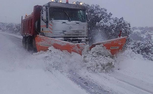 Quitanieves trabajando en la provincia de Segovia.