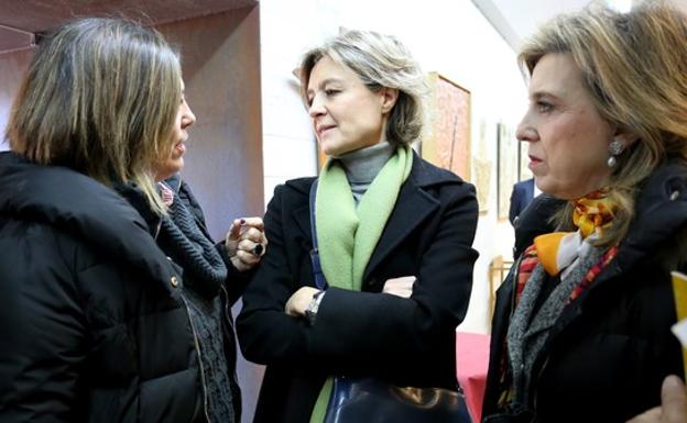 La ministra de Agricultura, Isabel García Tejerina; la consejera del ramo y portavoz de la Junta, Milagros Marcos; y la delegada del Gobierno, María José Salgueiro; participan en los II Encuentros Mediáticos en la Ribera del Duero, en Peñafiel. 